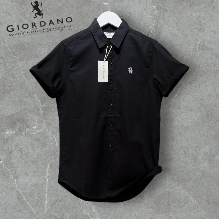KEMEJA KATUN Giordano Mens Slimfit Short Sleeve Collar Cotton Twill II Casual Short Sleeve Shirt II 