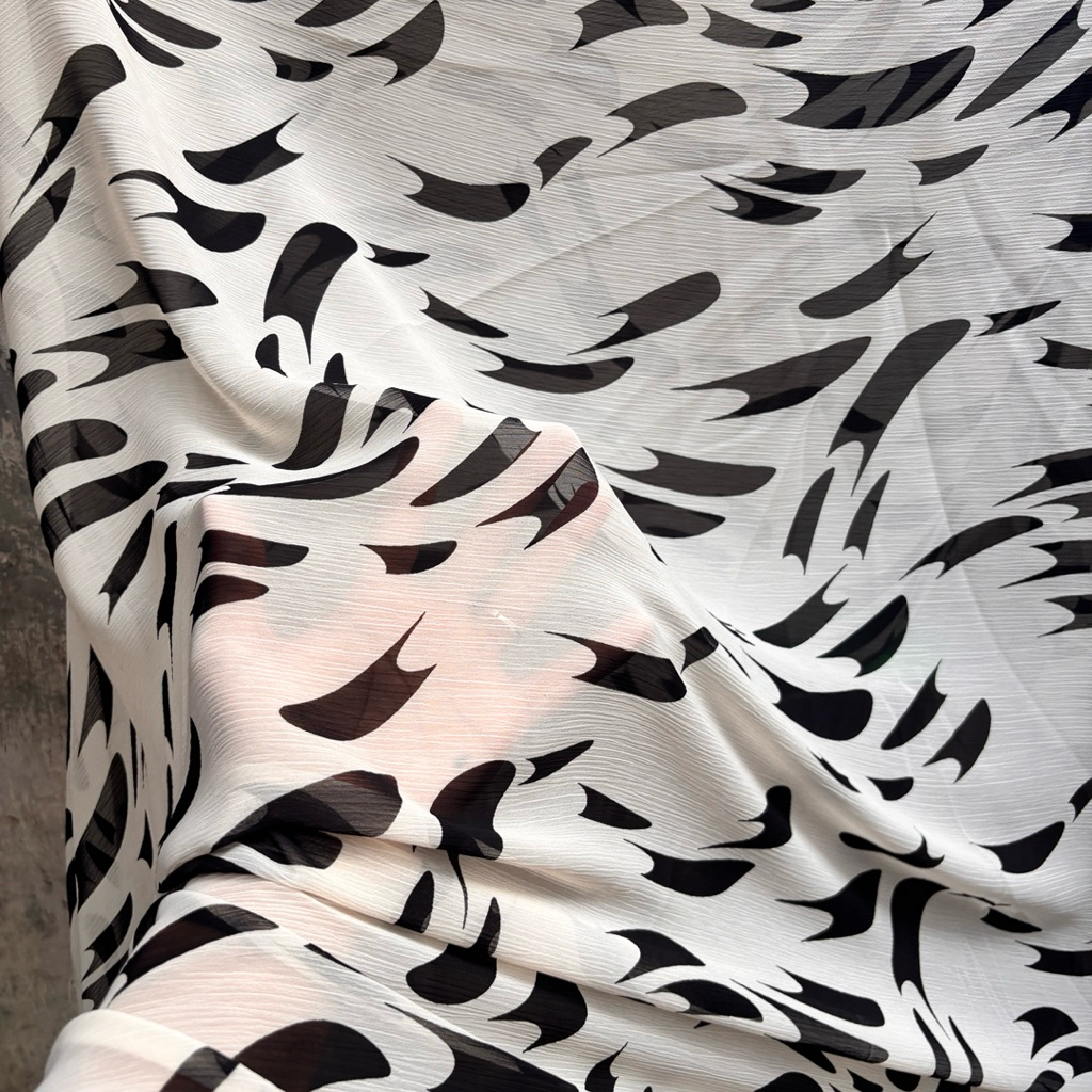 Yoryu Ceruty Chiffon Fabric with Abstract cream Motif | วัสดุเย็นตกสําหรับเดรสเสื้อ (Per 0.5m) Jy