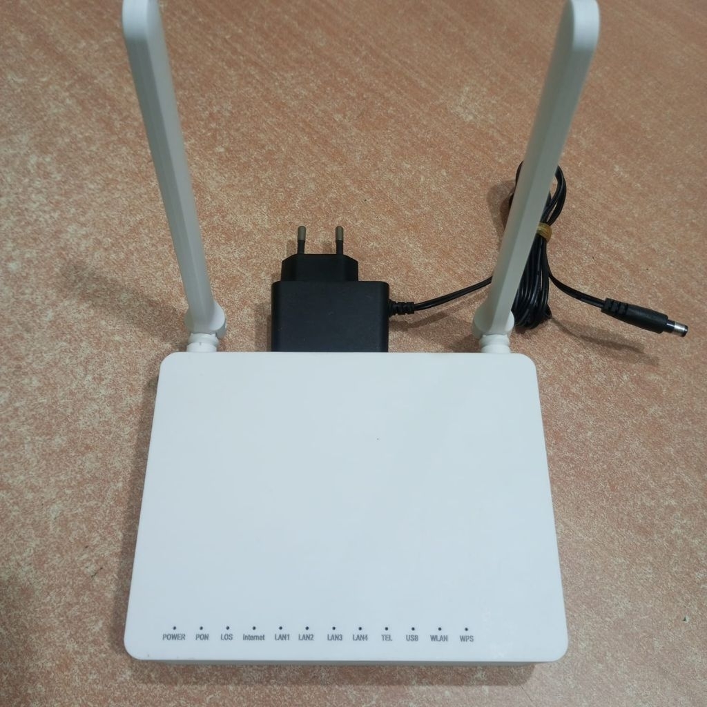 XPON 1GE+3FE+1FXS+WIFI ONU XPON1GFEVN + ADAPTER (USED NORMAL LIFE)