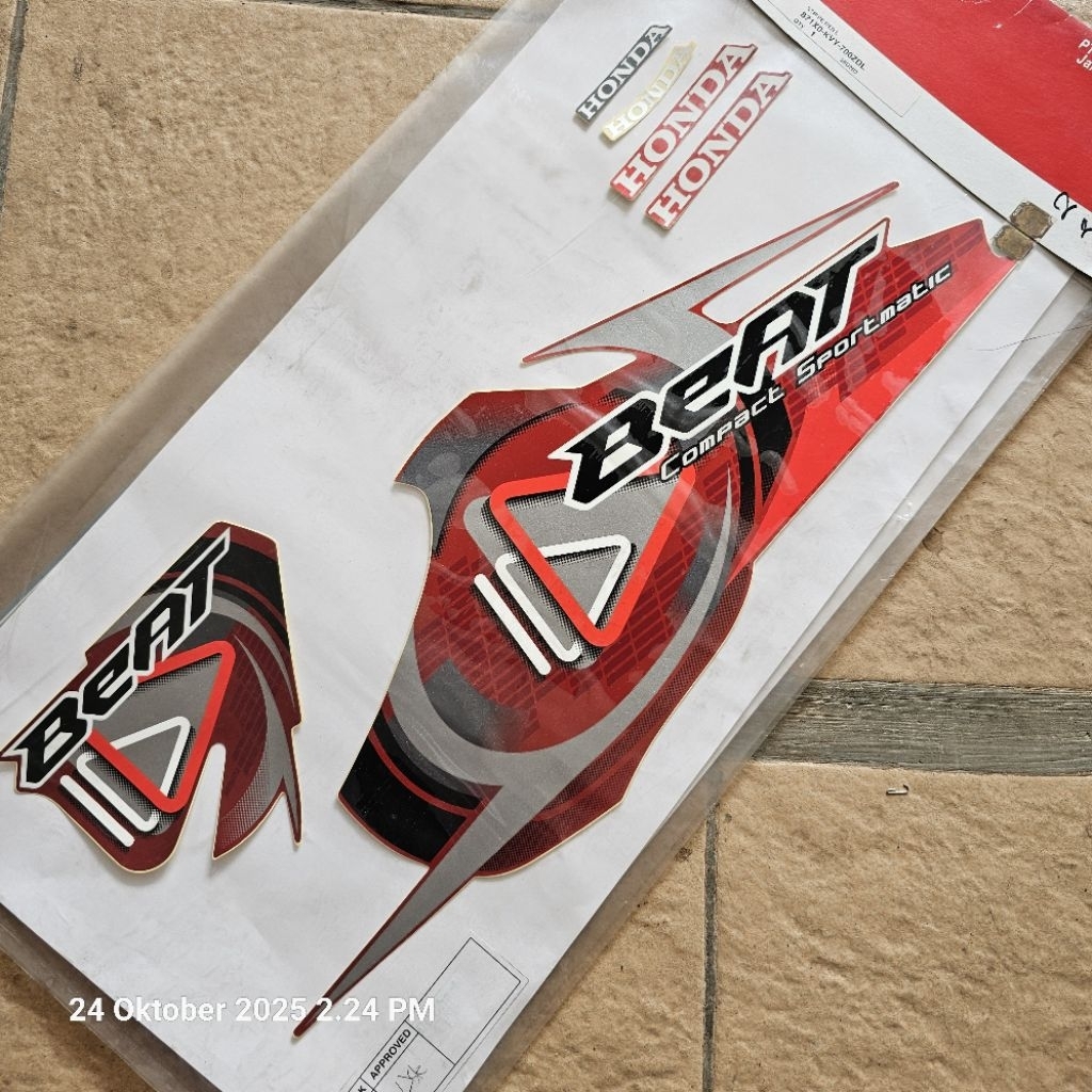 ตัวแถบ Beat carbu 2008-1012 สีแดง ซ้าย. 871X0-KVY-700ZL