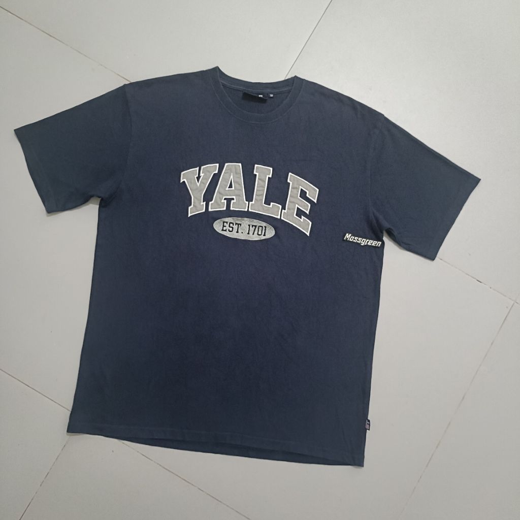 เสื้อยืดสีกรมท่า Tag YALE M (MfitL)