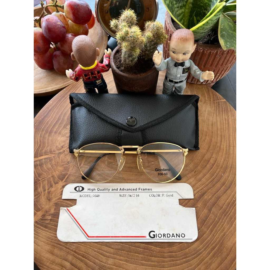 แว่นกันแดดกรอบวินเทจ 70s/john lennon Brand: GIORDANO 22KGP Size: 50-18 Made in Italy Rare/limited ed