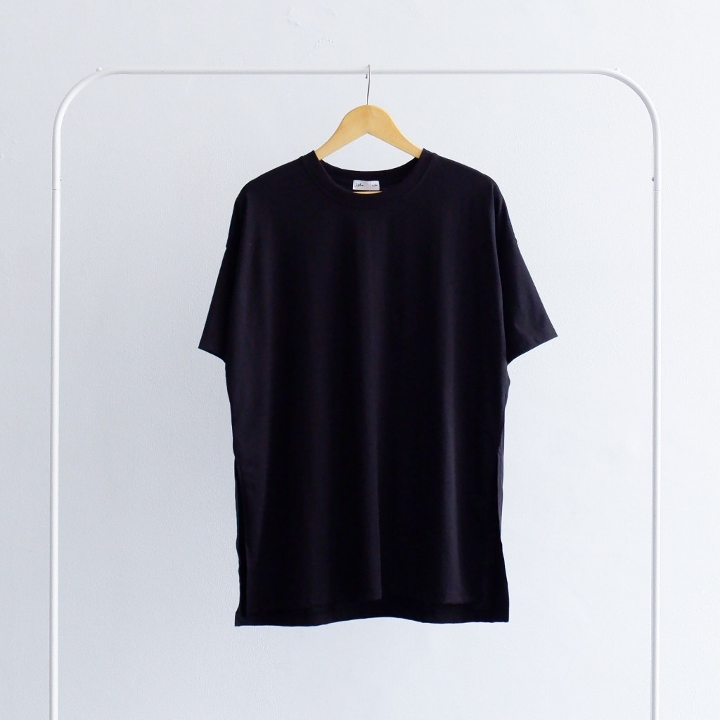 Isla (DEFECT SALE MINOR) Stacy Top Oversize With Slit - เสื้อเชิ้ตแขนสั้นผู้หญิง