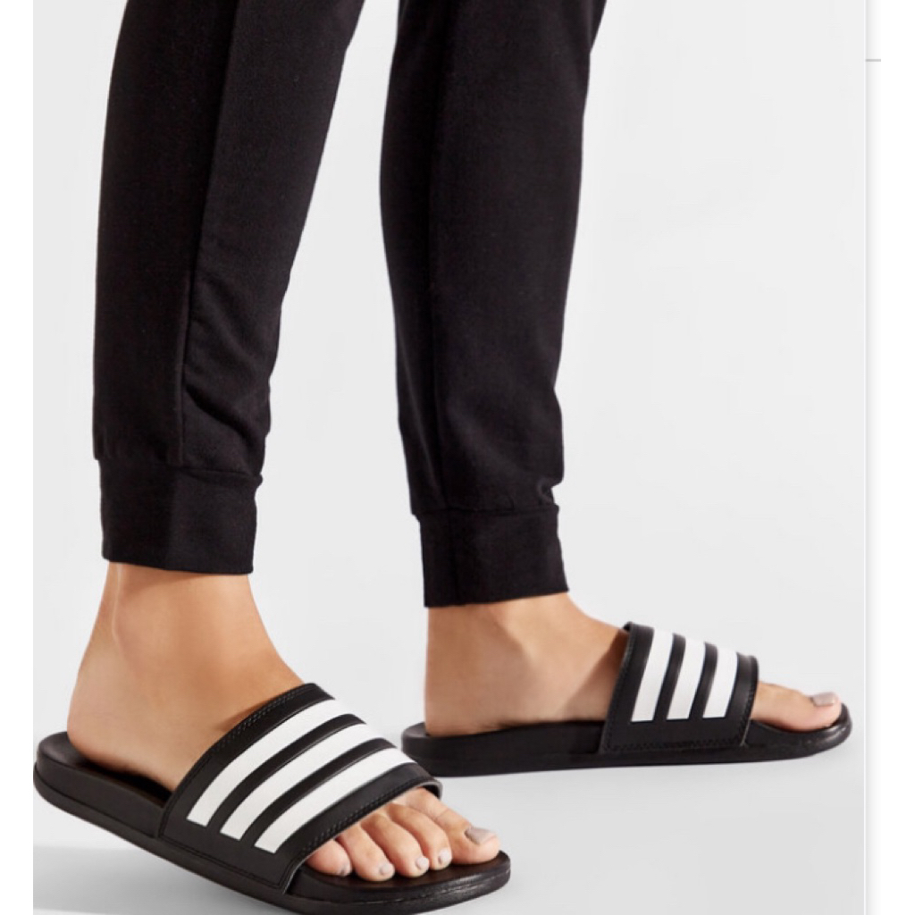 รองเท้าแตะ Adilette Comfort GZ5891
