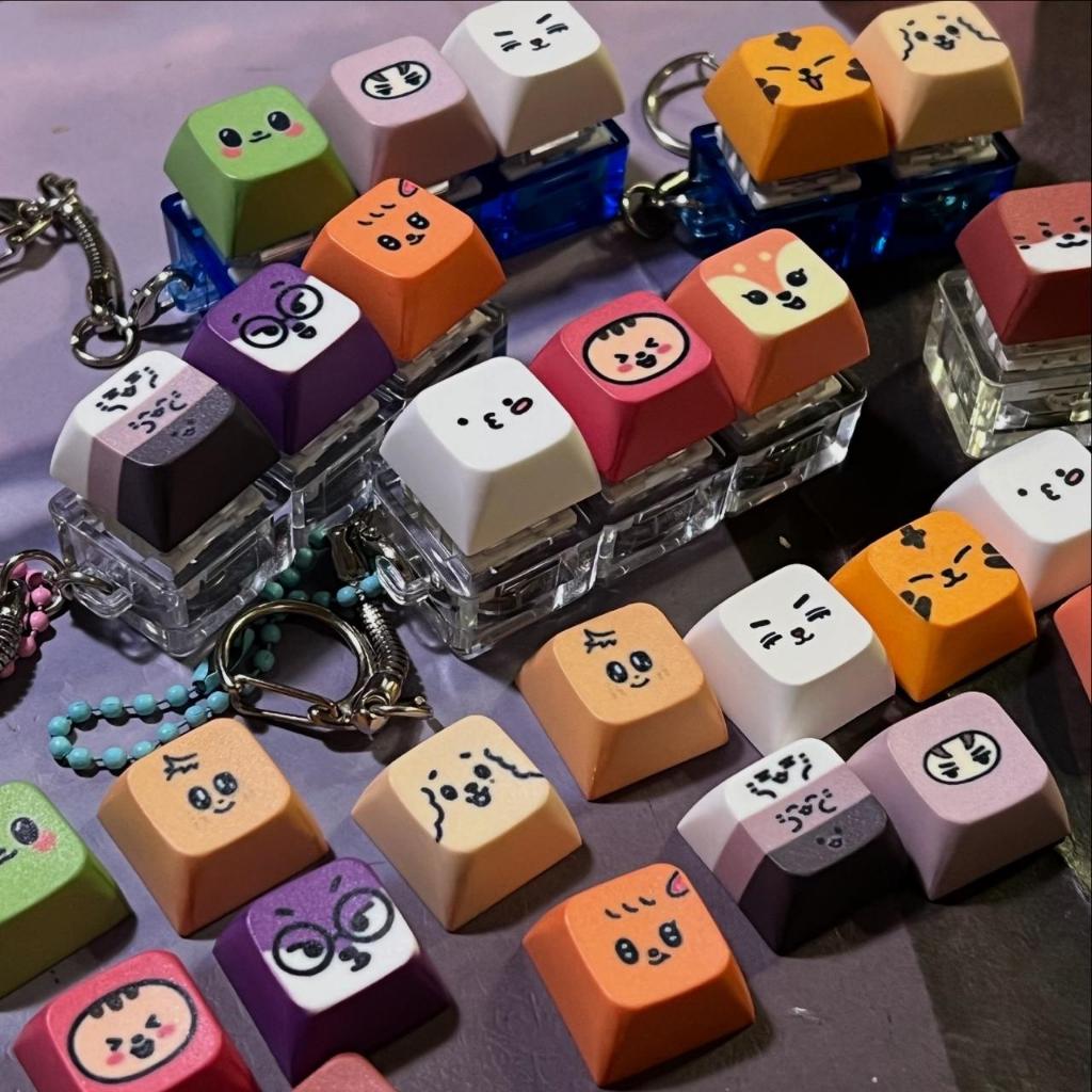 MINITEEN Keycap Fidget Keyboard พวงกุญแจ Seventeen