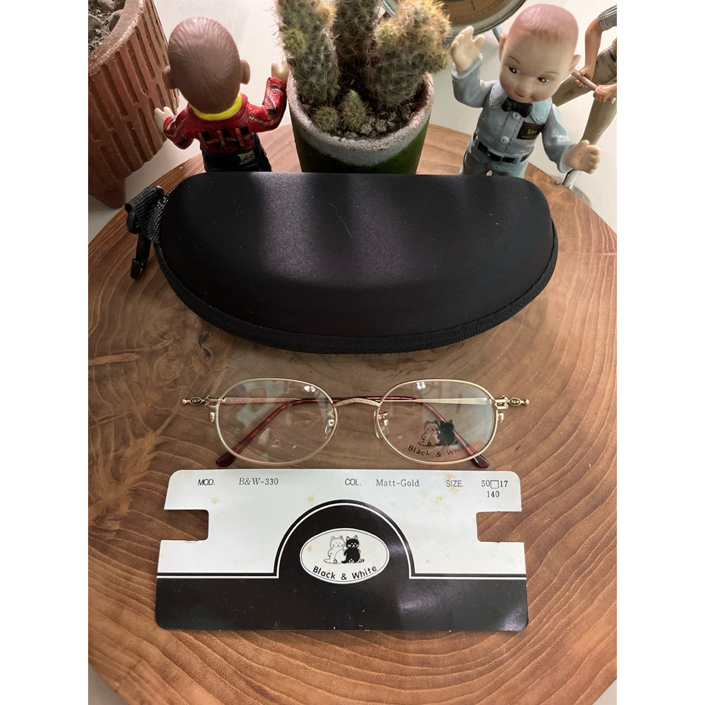 กรอบวินเทจ 70s Brand: Black & White made in Italy 22KGP Size: 50-17-140mm Rare