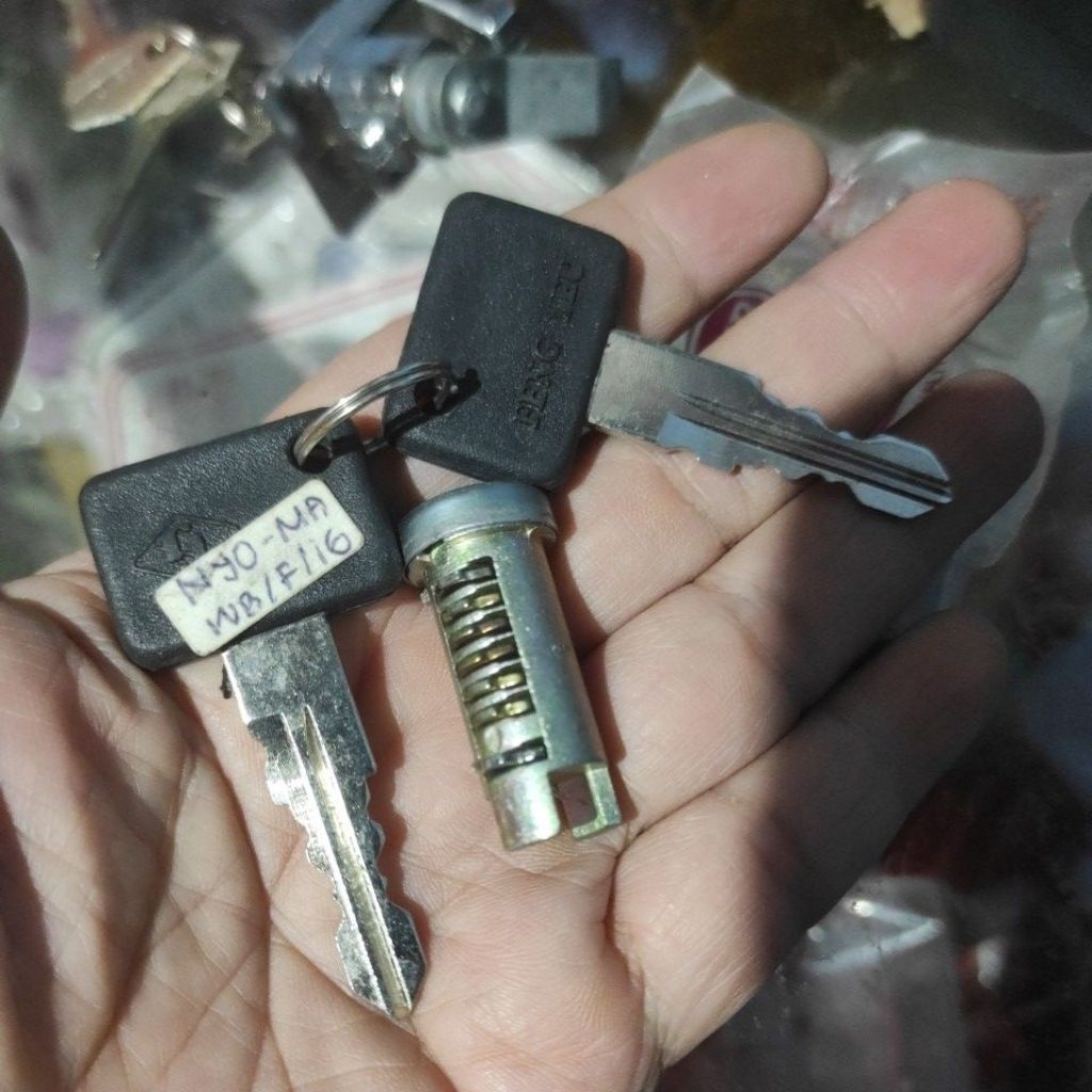 กุญแจ Vespa สําหรับที่นั่ง Px e Excel 150 200