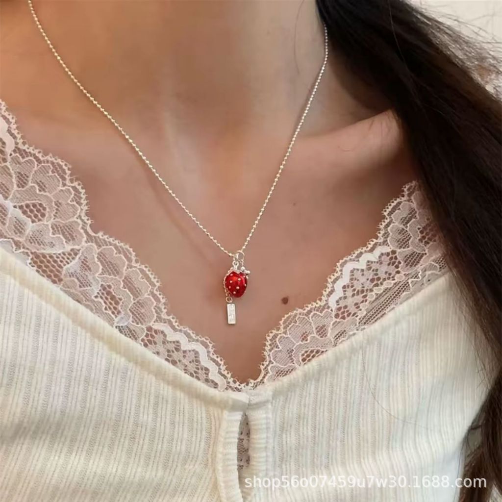 พระเจ้าช่วย! Jewelry.Shop - Strawberry Romance สร้อยคอผู้หญิงเงินไทเทเนียมน่ารัก KS085