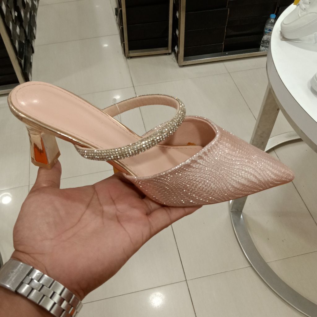 รองเท้าแตะ BUSHING POINTZ ORIGINAL POINTED BUSHING