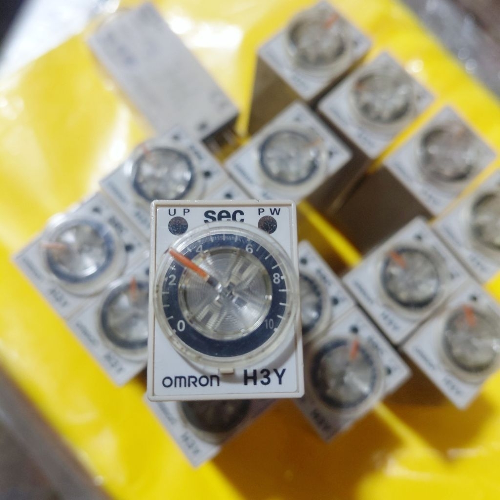 Omron Timer / Mini Timer Omron H3Y-2-C 10S 220VAC + ซ็อกเก็ต