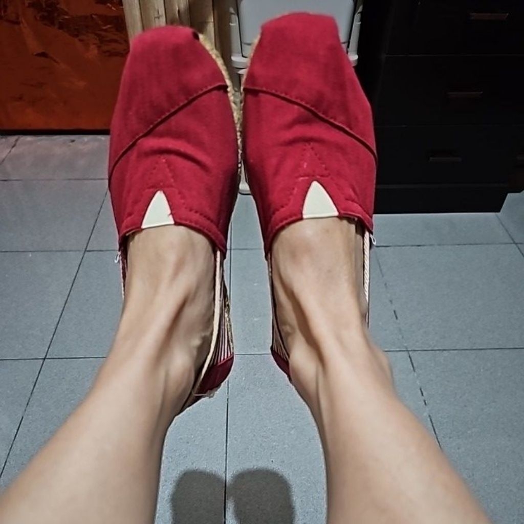 รองเท้าผ้าผู้หญิง Toms