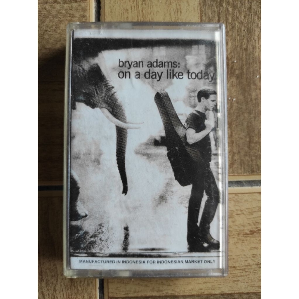 BRYAN ADAMS เทปคาสเซ็ท "วันเหมือนวันนี้"