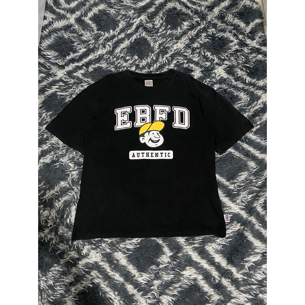 เสื้อยืด ebbets field สีดํา