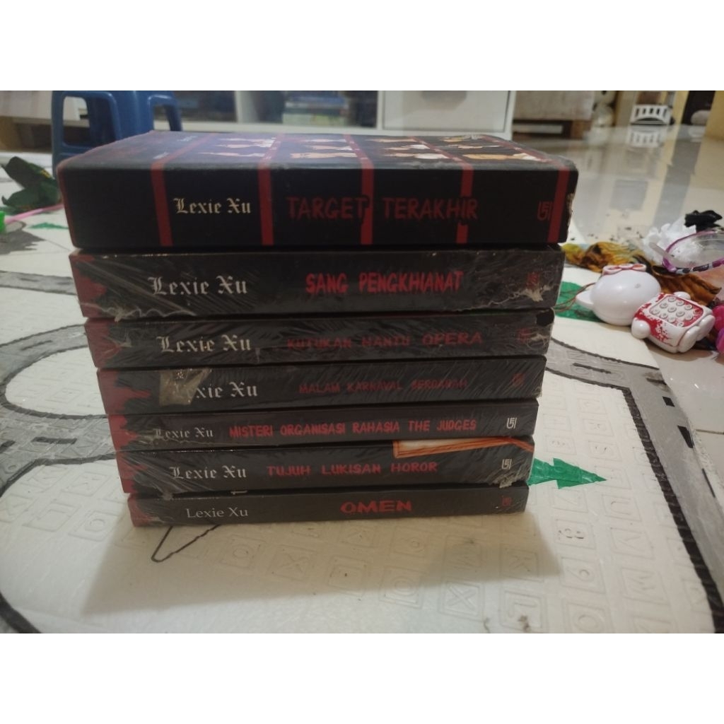 OMEN SERIES โดย LEXIE XU