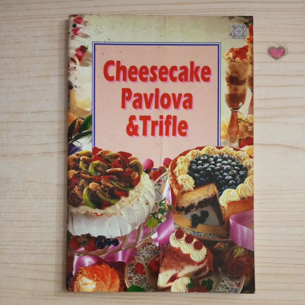หนังสือ CHEESECAKE PAVLOVA และ TRIFLE