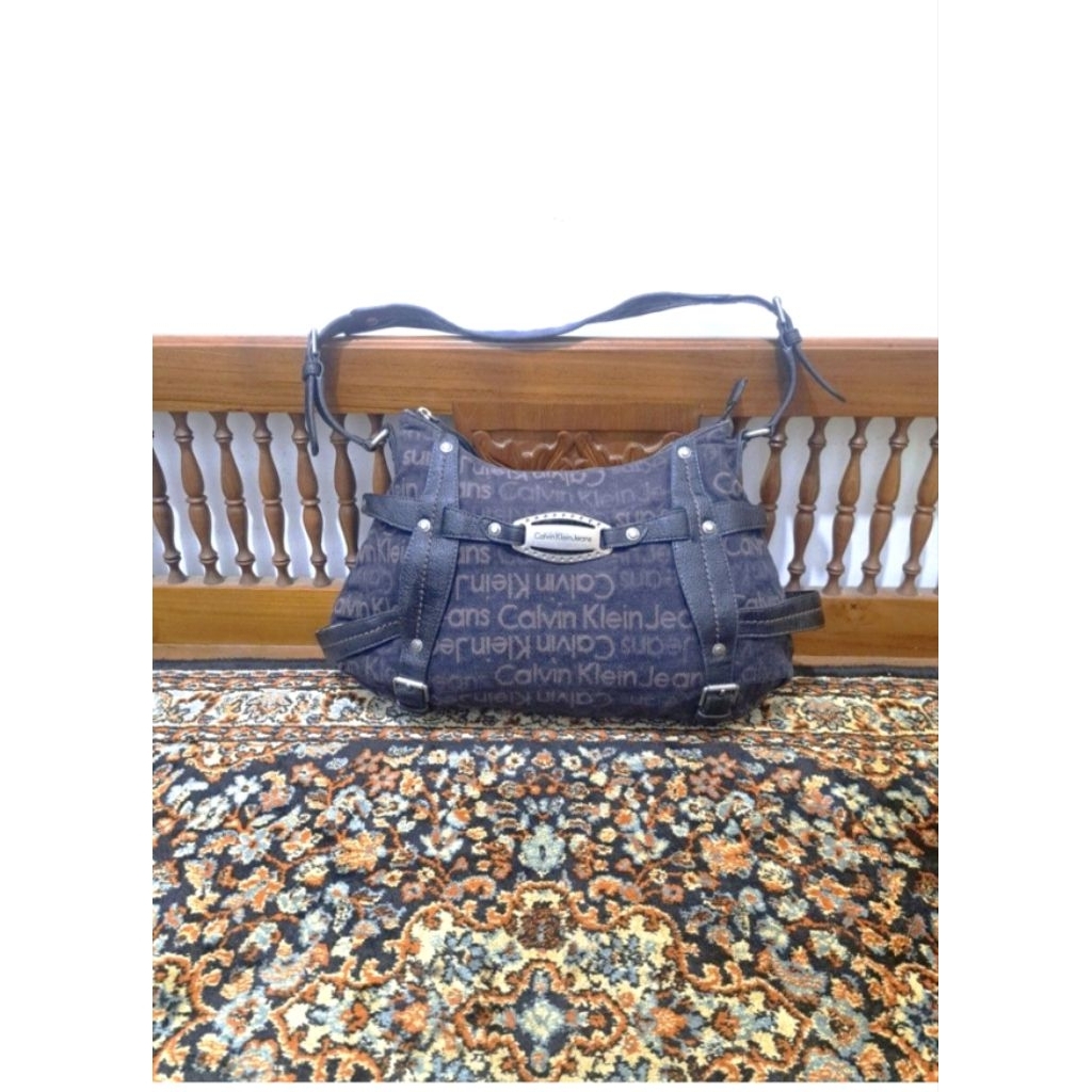 กระเป๋าสะพายยีนส์ Calvin klein