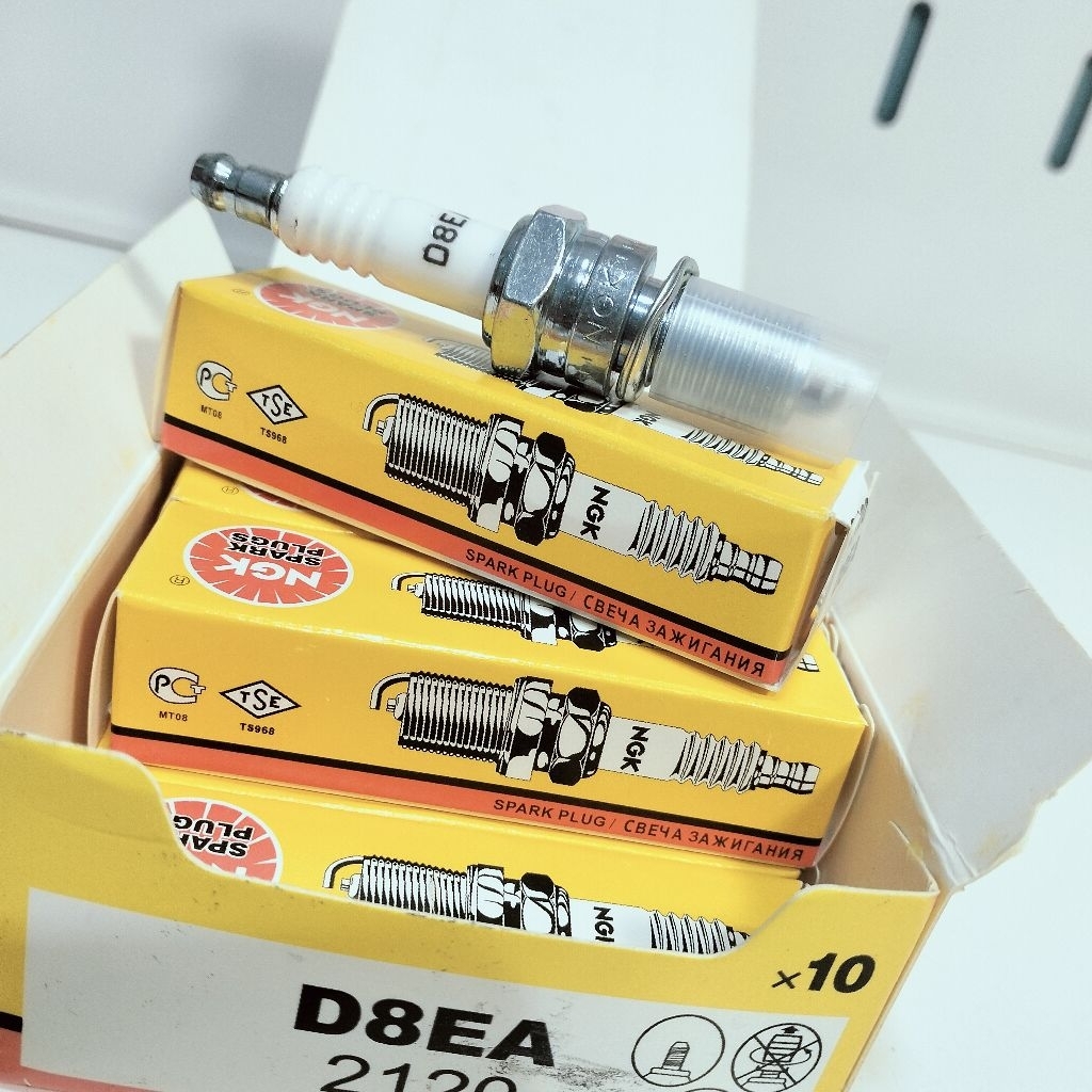 หัวเทียน NGK D8EA Megapro Tiger gl scorpio z หัวเทียน