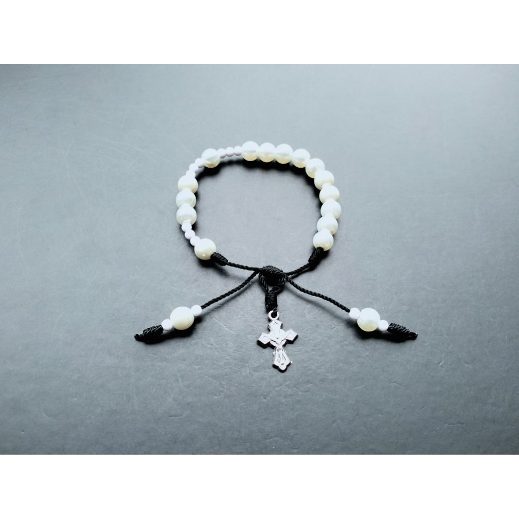 G515 WHITE HEAVY PEARL CROSS ROSARY BRACELET