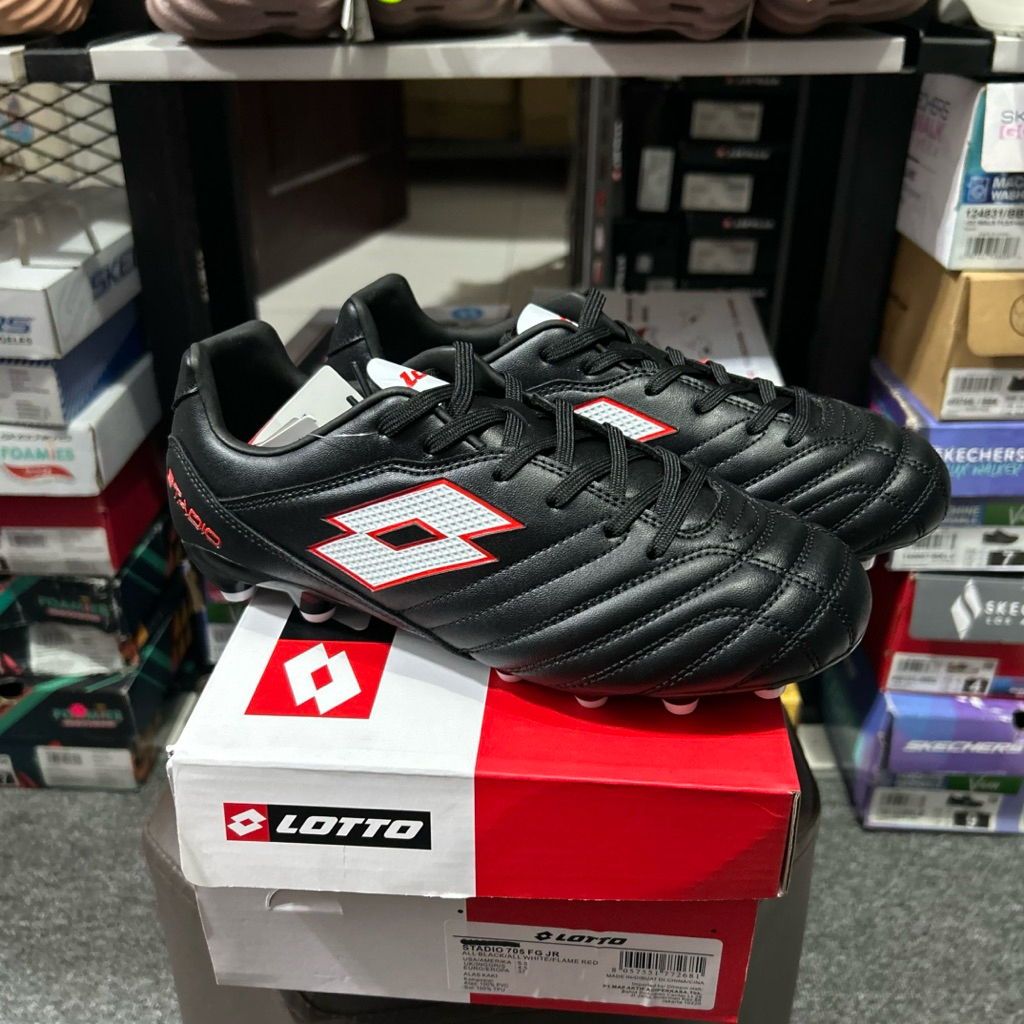 LOTTO STADIO FG รองเท้าฟุตบอลเด็กสีดําทั้งหมด