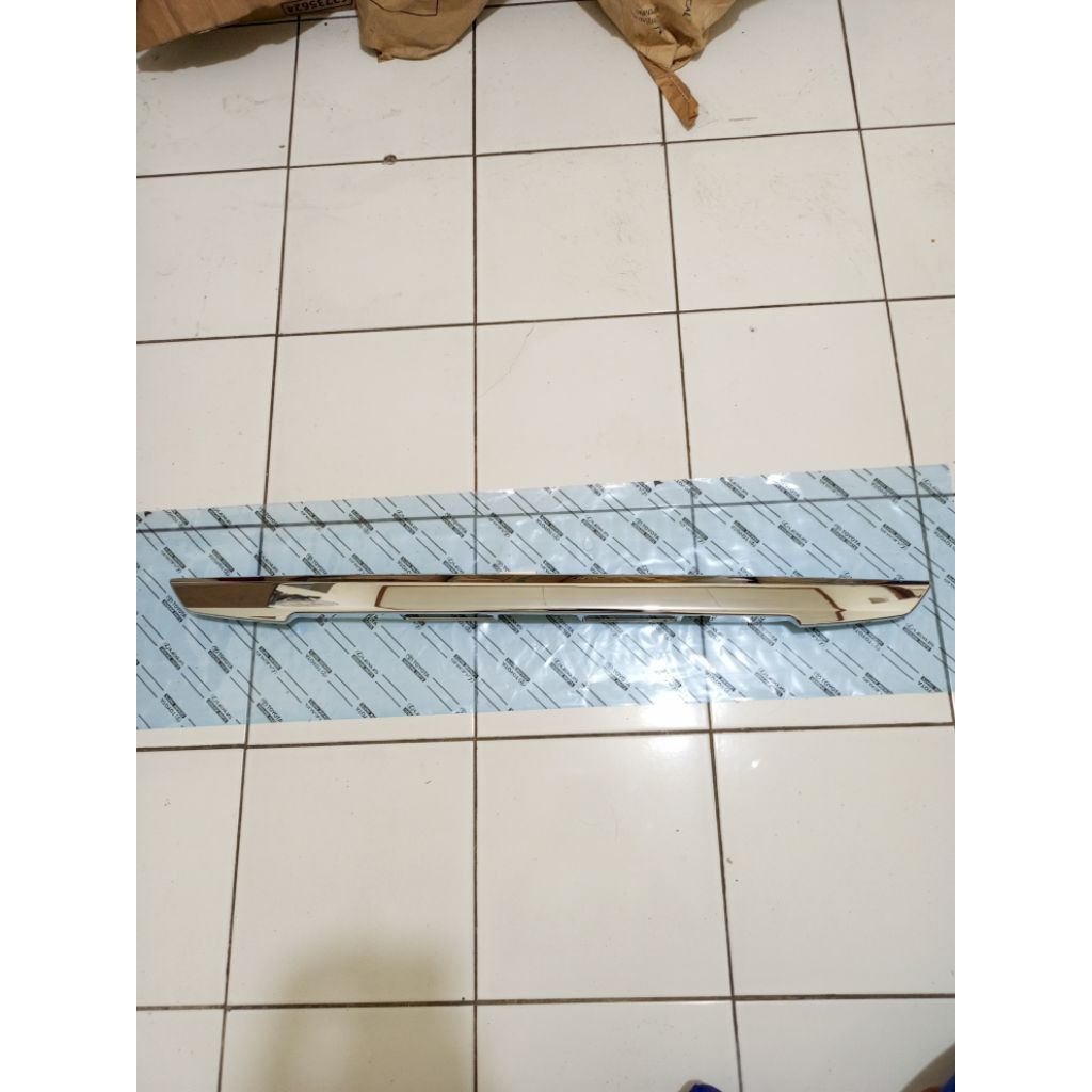 TRUNK LID TRUNKLIT INNOVA 2011-2013 CHROME LIST REAR TRUNK TOYOTA INNOVA