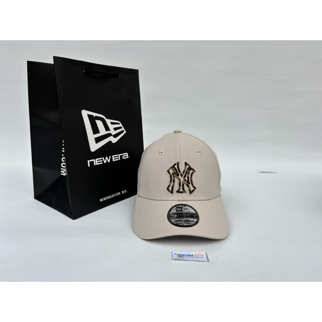 NEW ERA 39Thirty Outlined NY New York Yankees FITTED Black Original Hat