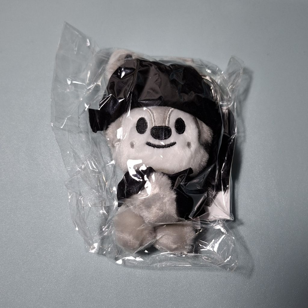 [OFFICIAL] Skzoo Wolfchan Custome Magnet Plush Keyring
