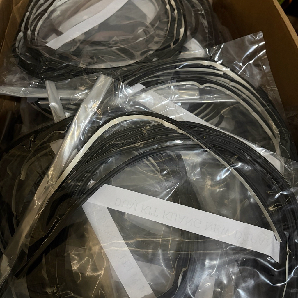 INNOVA / INNOVA REBORN WINDSHIELD DAMKIT RUBBER