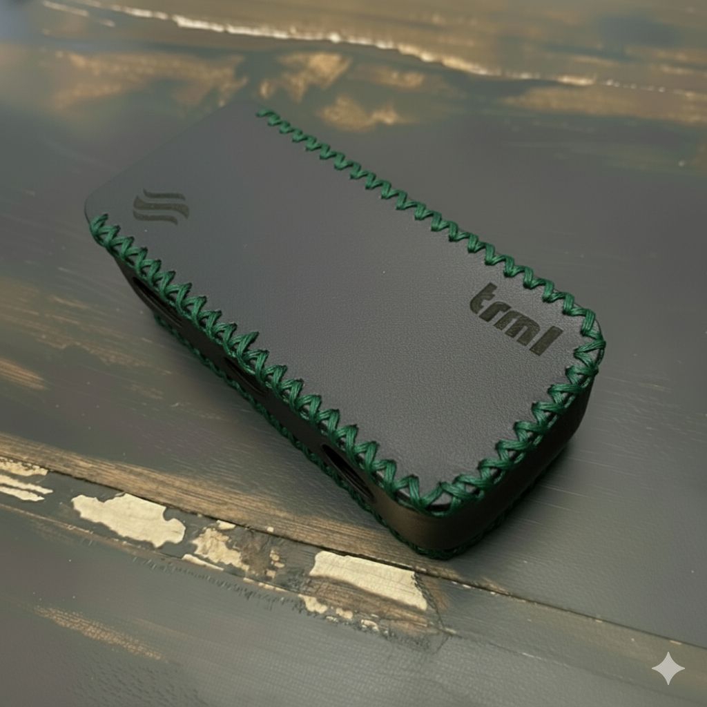 เคสภาชนะ HIJAU T99 มีโลโก้สีดําล้วนและด้ายสีเขียวเข้ม