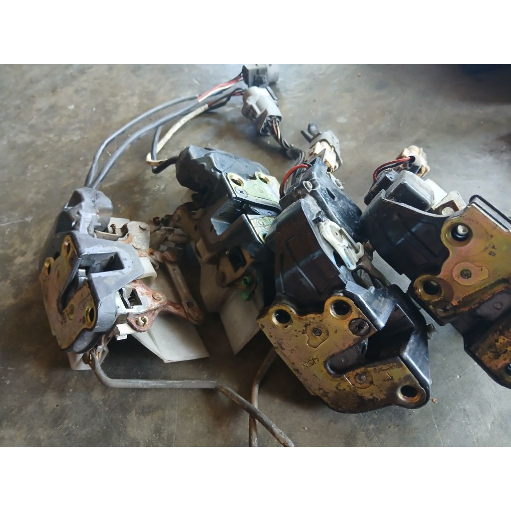 ล็อคประตู Toyota Corona Absolute ST191