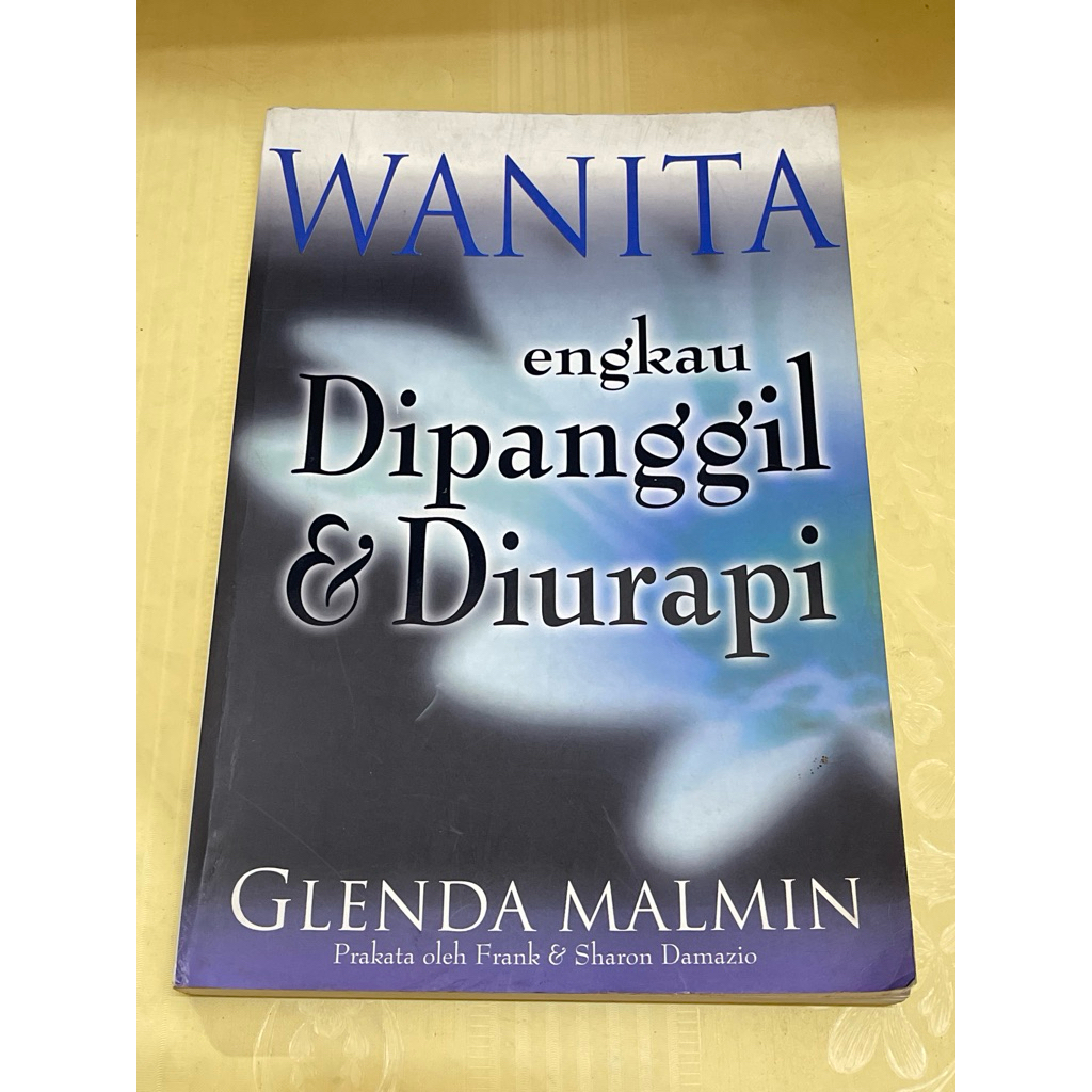หนังสือสตรี: หนังสือแห่งเรียกว่าและ Daurapi Glenda Malmin