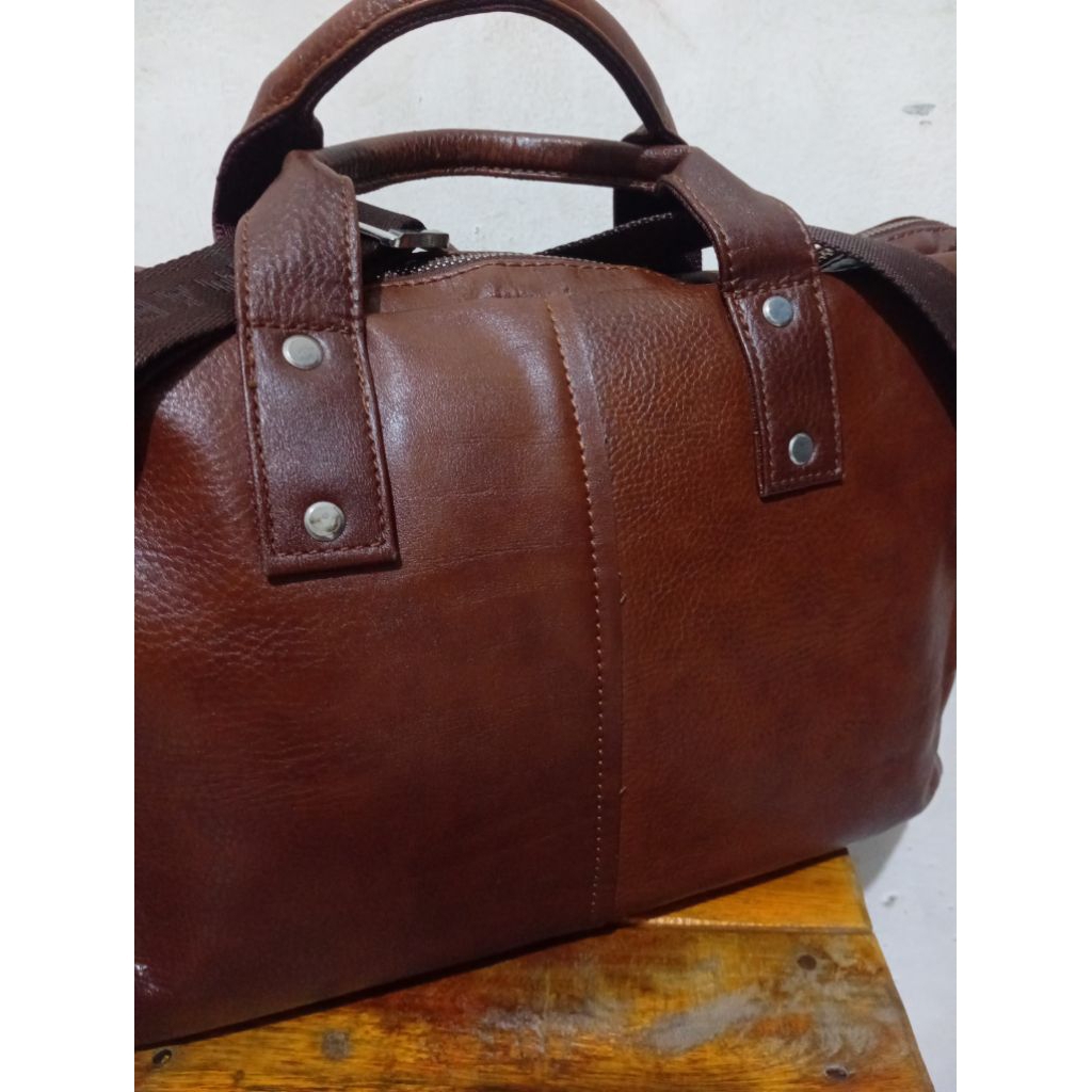 กระเป๋าแล็ปท็อป Omar Sharif