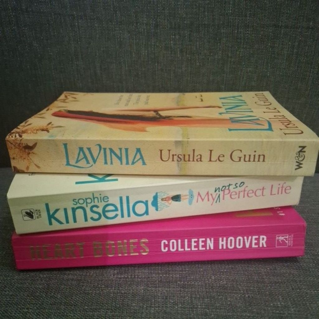 Sophie Kinsella, คอลลีนโฮโอเวอร์, Ursula Le Guin - PRELOVED - นวนิยายนําเข้า - ใช้แล้ว
