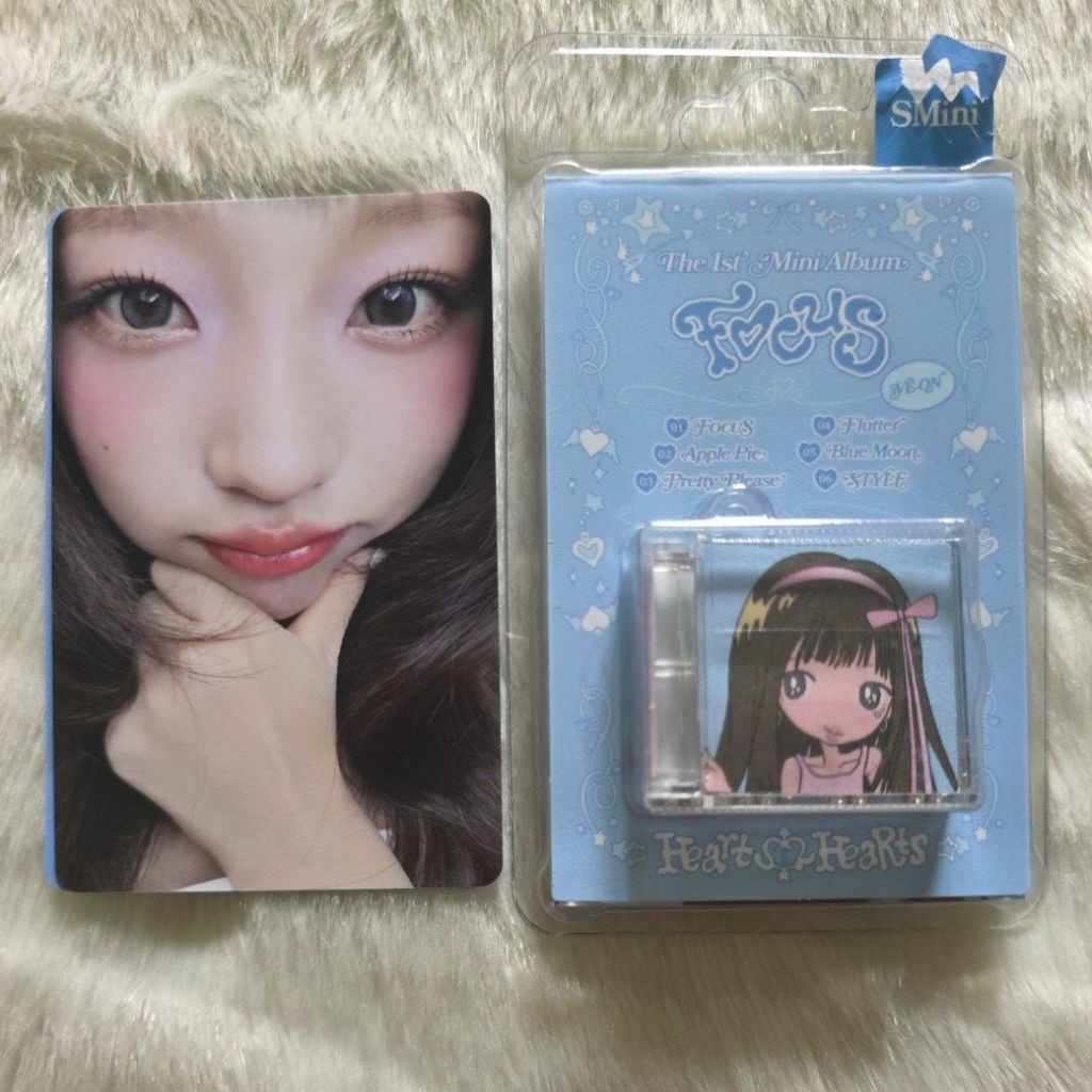 [OFFICIAL] HEARTS2HEARTS FOCUS SMINI YEON UNSEALED + PHOTCARD STELLA SMINI FOCUS