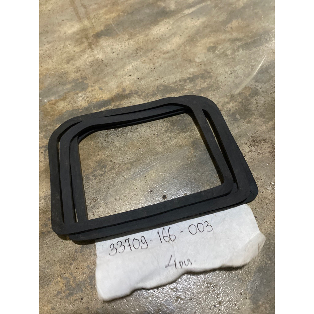 ยางหยุดโคมไฟยางด้านหลังโคมไฟบรรจุเลนส์หางด้านหลังโคมไฟ micha บรรจุ Honda win WIN100 C700 GL100 GL125