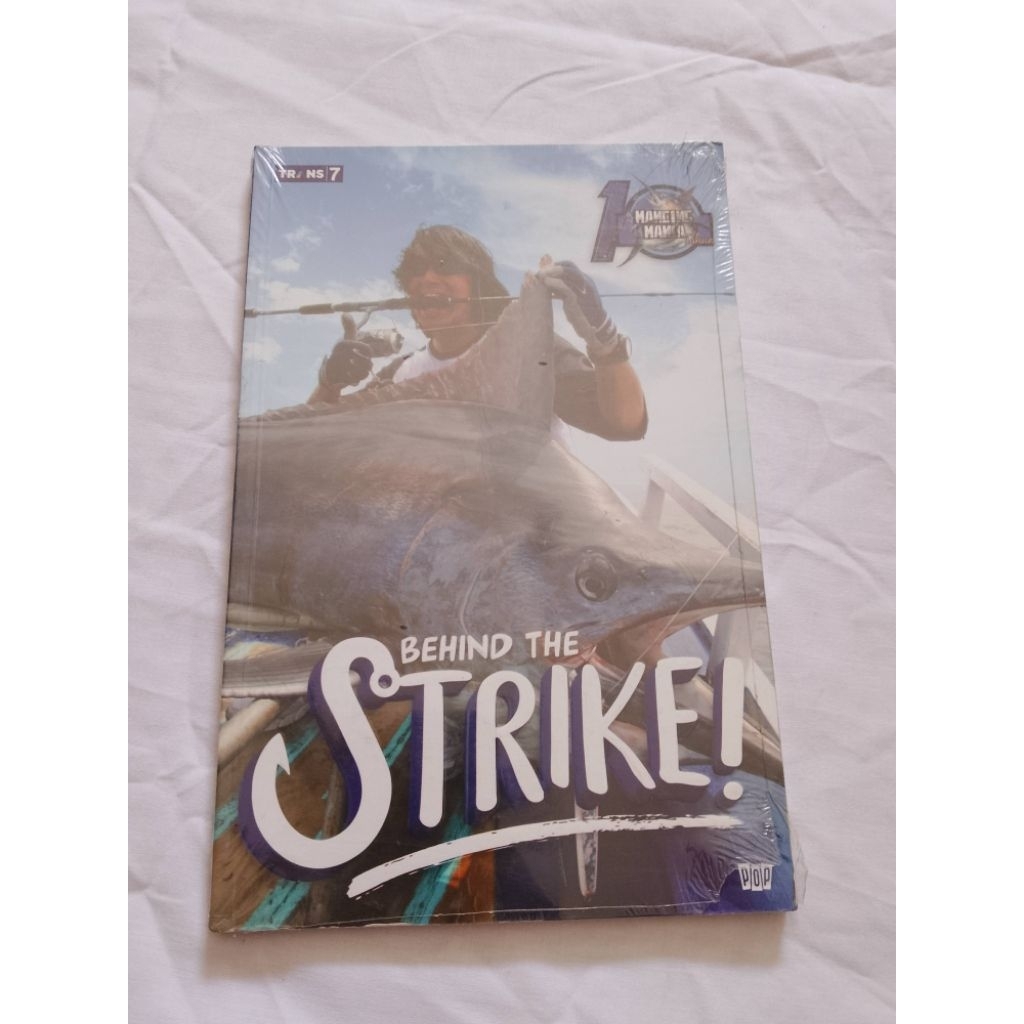 BEHIND THE STRIKE หนังสือ