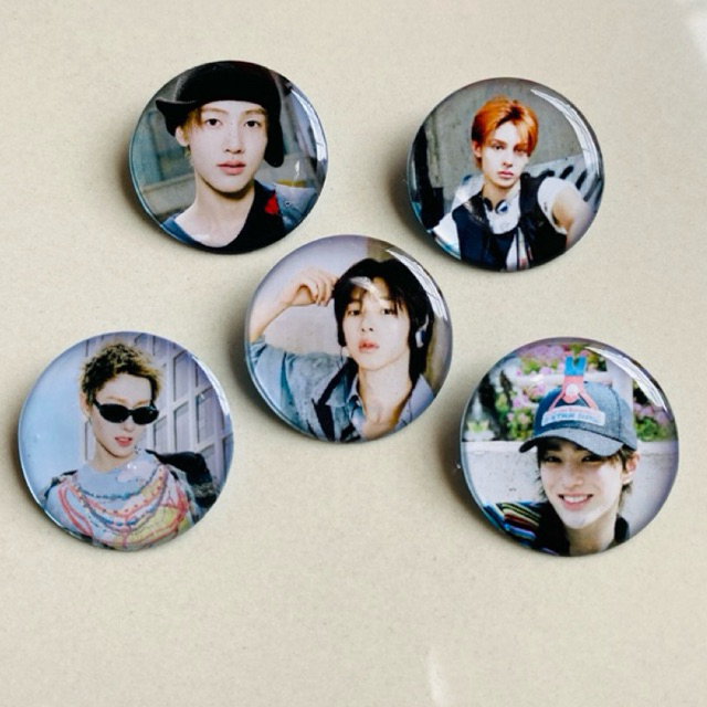 CORTIS BROOCH PIN BAG KEONHO MARTIN JUHOON SEONGHEYEON JAMES