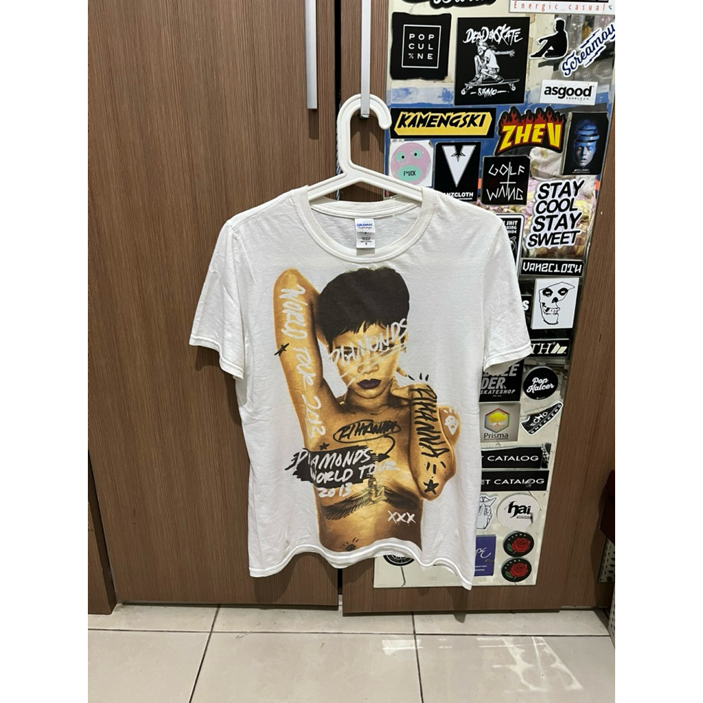 Rihanna Diamond Worlds Tour 2013 เสื้อยืดวง