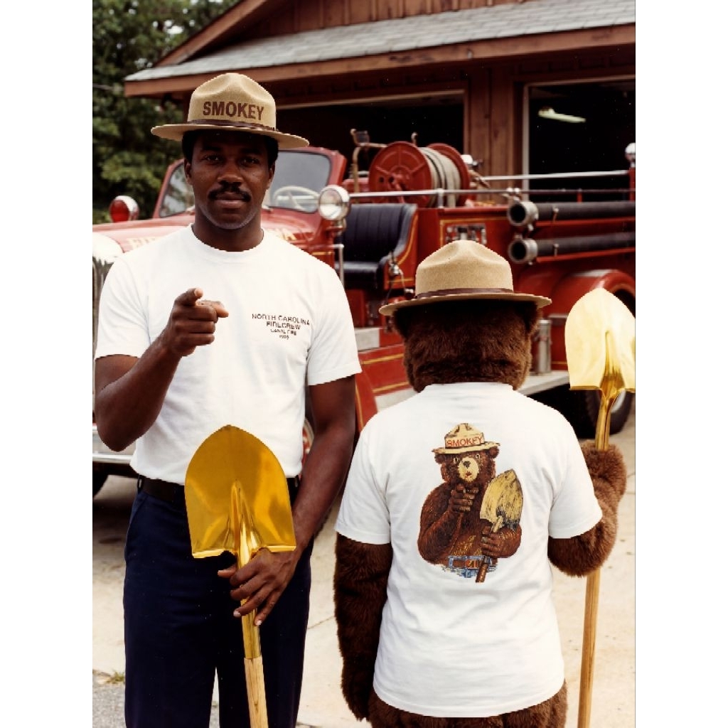 (เสื้อยืดแบรนด์) Vintage North Carolina Firecrew Canal Fire "Smokey Bear" Screen Stars 80s Graphic T