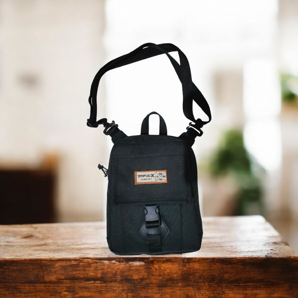 กระเป๋าสะพายกระเป๋า Triple X (014)