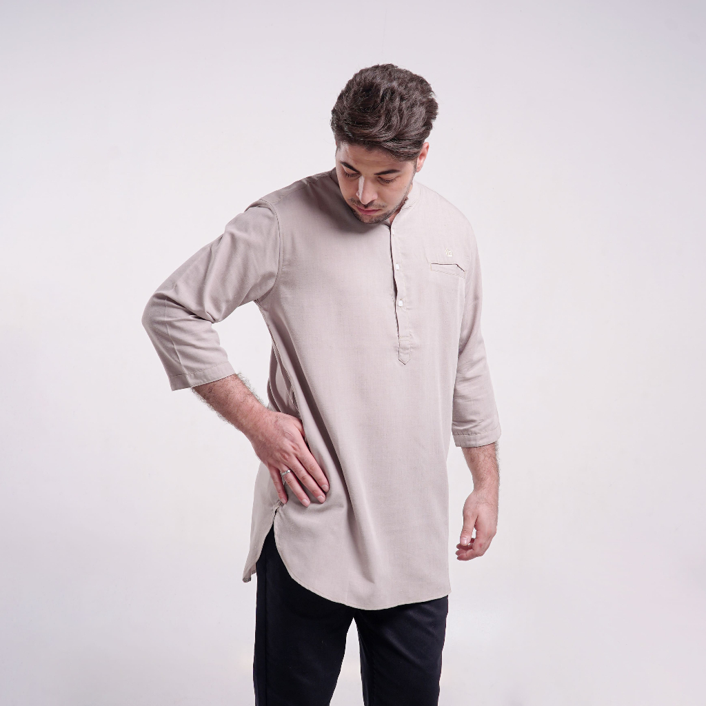 LUQMAN HAKIM - Kurta Azkha Khaki - Pakisi Mens Kurta 7/8 Sleeve - เสื้อปากีสถานที่สะดวกสบายทําจากผ้า