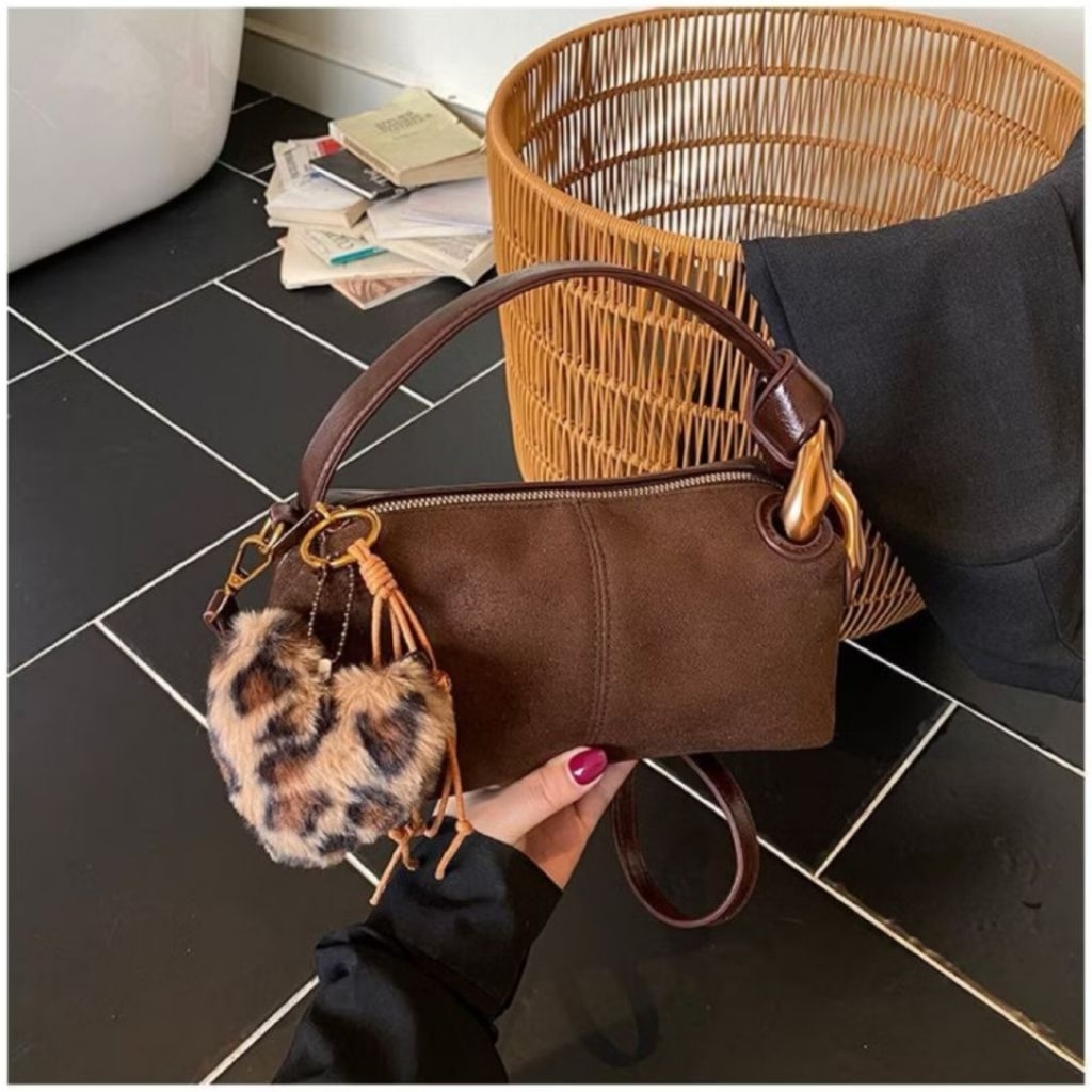 K75 SLING BAG [เนื้อกํามะหยี่]