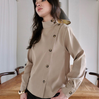 Gracias Label - ⁠Livia High Neck Top - Funnel Neck Blouse - Atasan Wanita - Japandi Style Classy - Trendy Look - Casual Wear - blouse wanita funnel neck hijab friendly anti lecek Japandi style classy trendy casual wear wanita - outfit hangout cafe kuliah