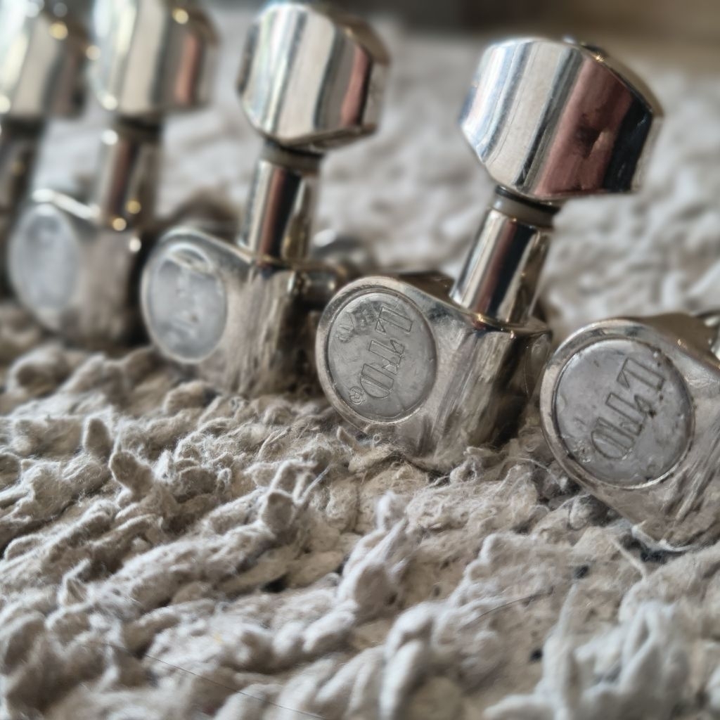 ต้นฉบับ ESP LTD เครื่องเป่ากีตาร์ไฟฟ้าหรือเครื่องหัวที่มีตําแหน่งเด็กมือซ้าย