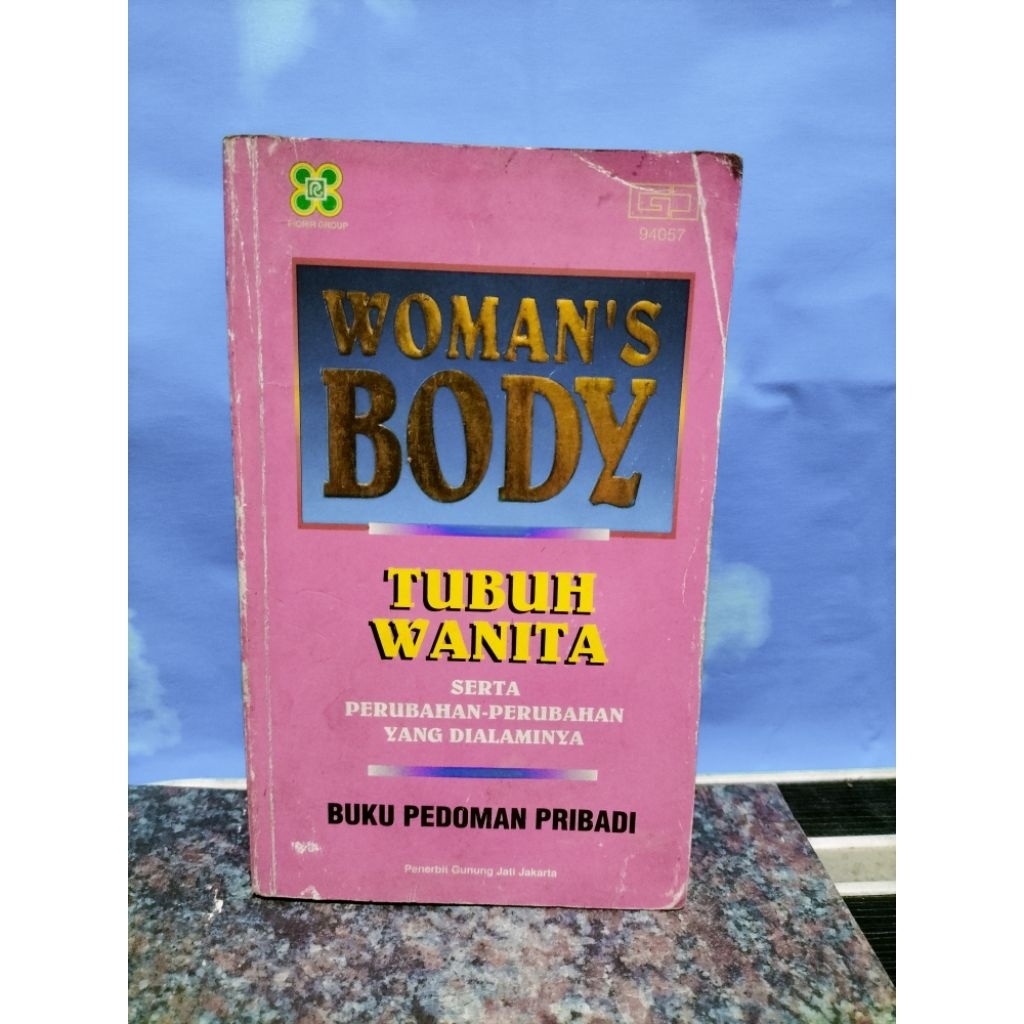 หนังสือมือสอง DIAGRAM GROUP WOMANS BODY
