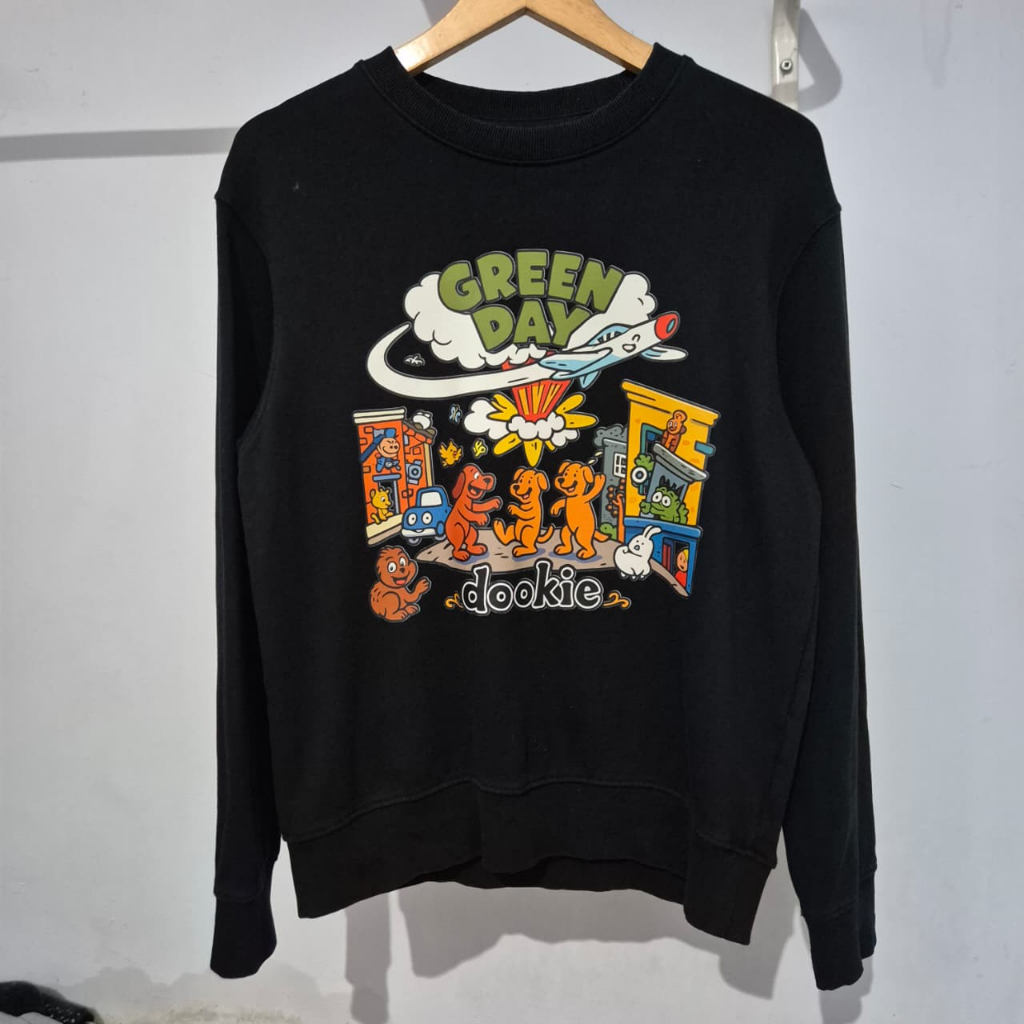 เสื้อสเวตเตอร์ คอกลม สีดํา Greenday