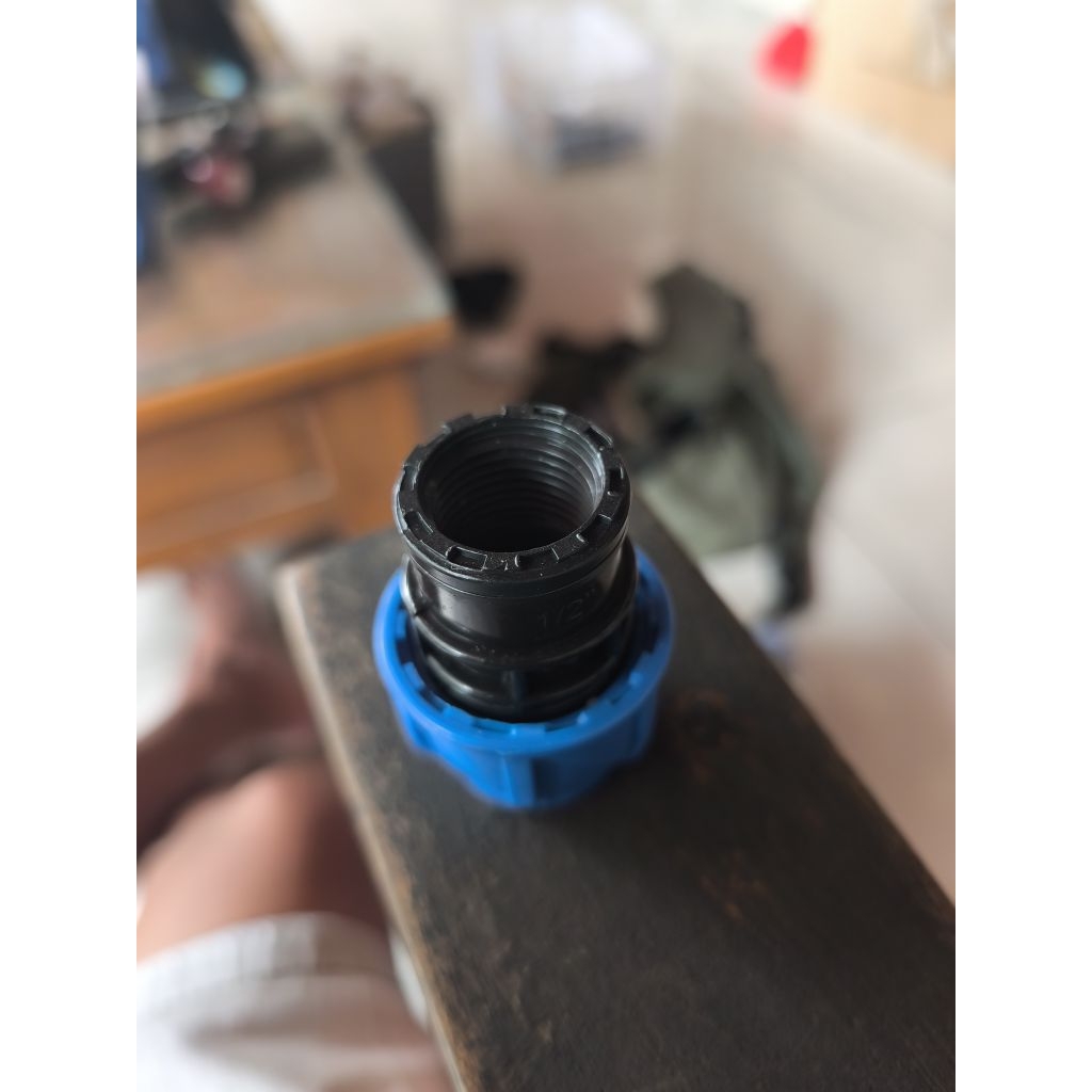 ผู้หญิงพูด HDPE PIPE 1/2 นิ้ว