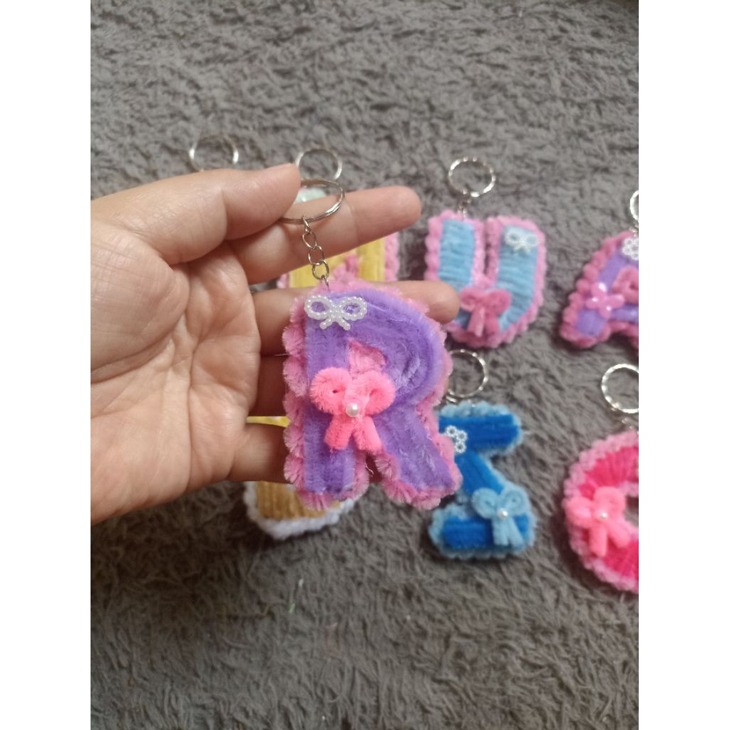 GANTUNGAN ALPHABET INITIAL FEATHER พวงกุญแจลวด/ พวงกุญแจ MOTIF/ EVENT SOUVENIR/ ฟรีของขวัญ