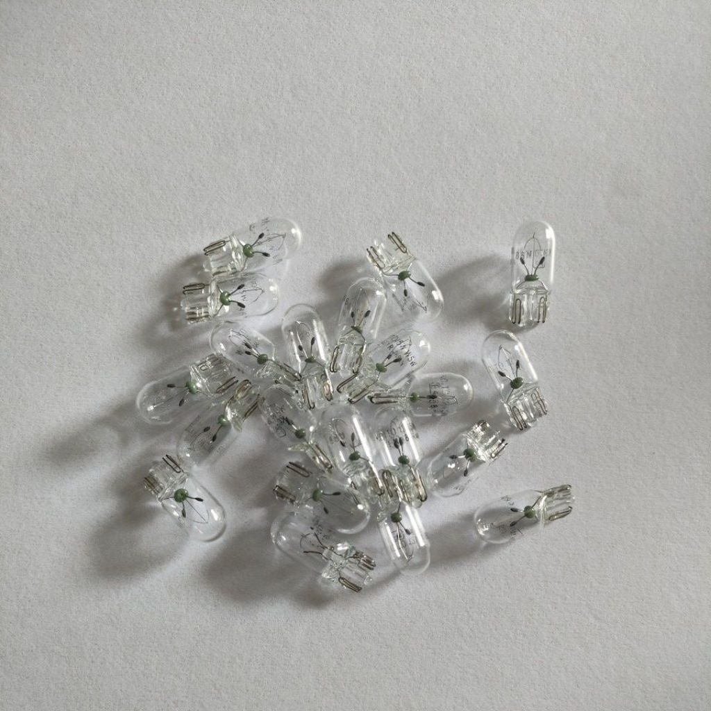 T10 5 วัตต์ 12 โวลต์ KOITO BULB ORIGINAL MADE IN JAPAN