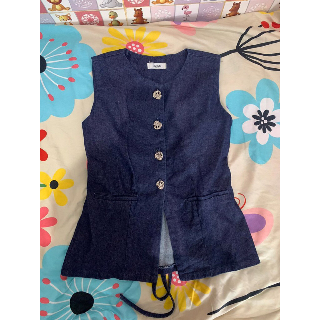 เสื้อกั๊กแบรนด์ Wear Threek Top (preloved)