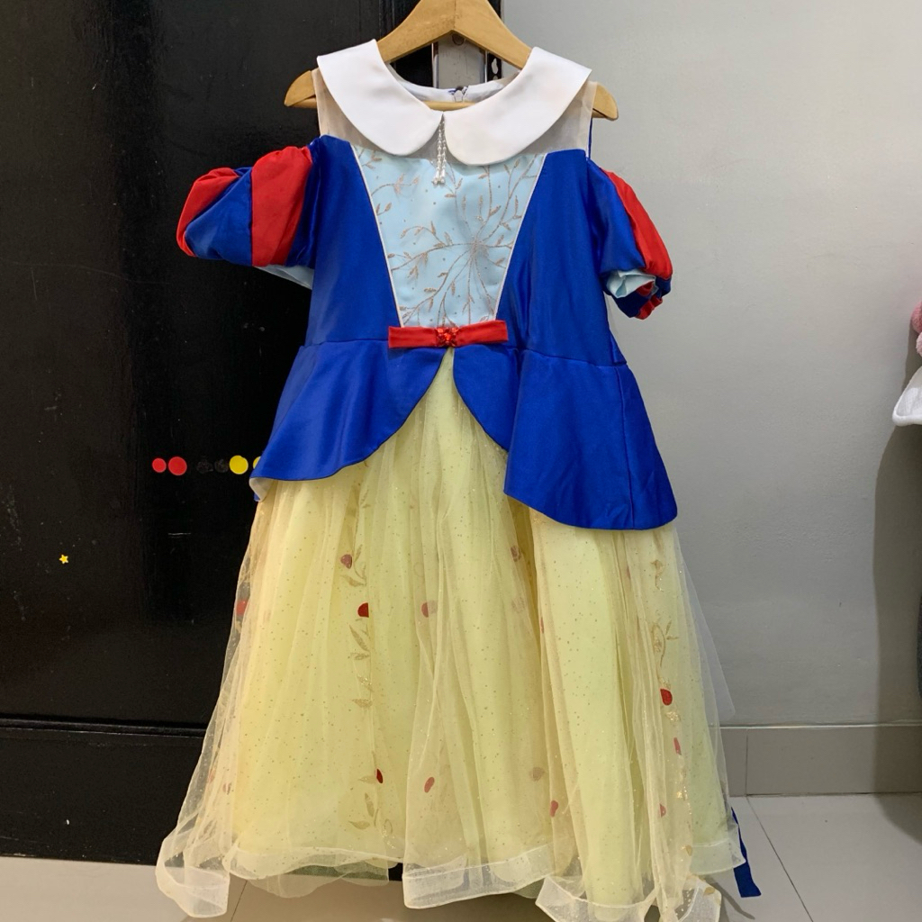 Preloved Snow White Costume Dress โดย Estrella